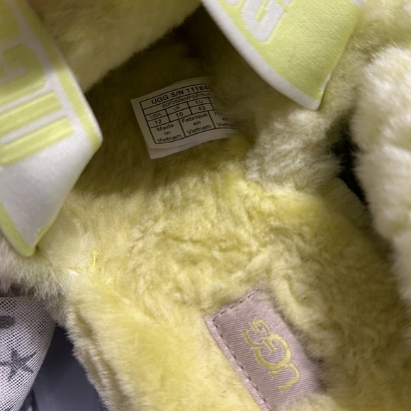 NWT Woman’s UGG’s Fluff Yeah Poppy Slides/Sandel’s Sz 12 - Picture 10 of 10